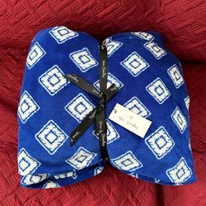 Vera Bradley Oversized Throw‎ Royal Blue White Blanket Geo Fleece 94” X 66” NWT